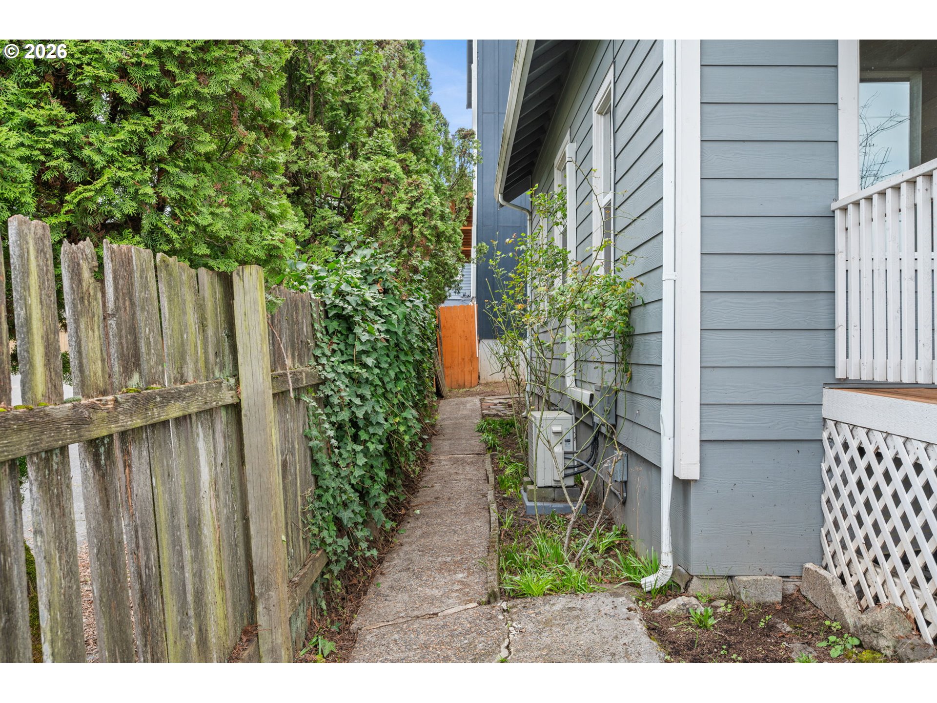 326 Pearl Street Oregon City, OR 97045 - Photo 33 of 36 a backyard of a house with lots of green space