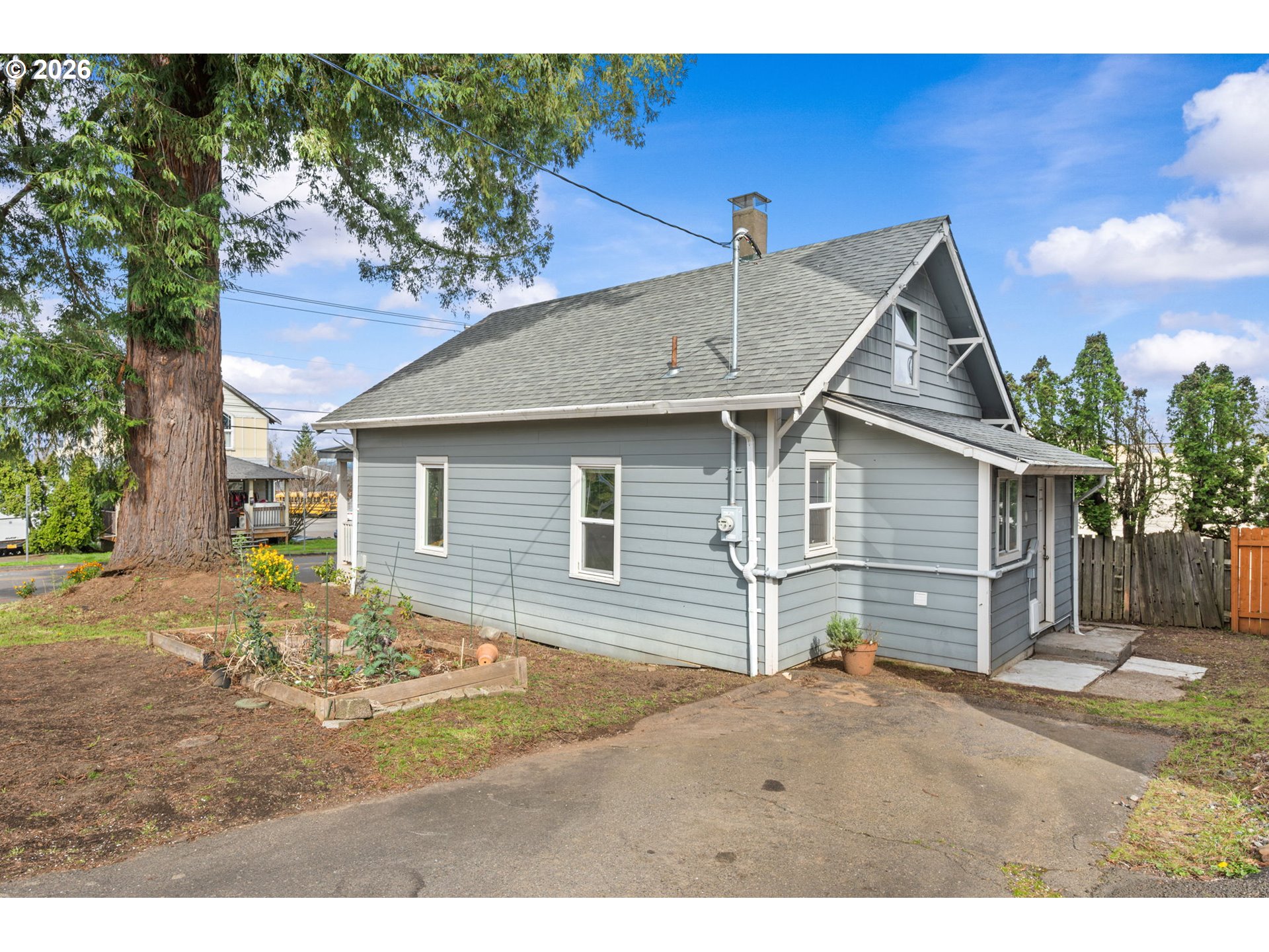 326 Pearl Street Oregon City, OR 97045 - Photo 35 of 36 a house view with a outdoor space