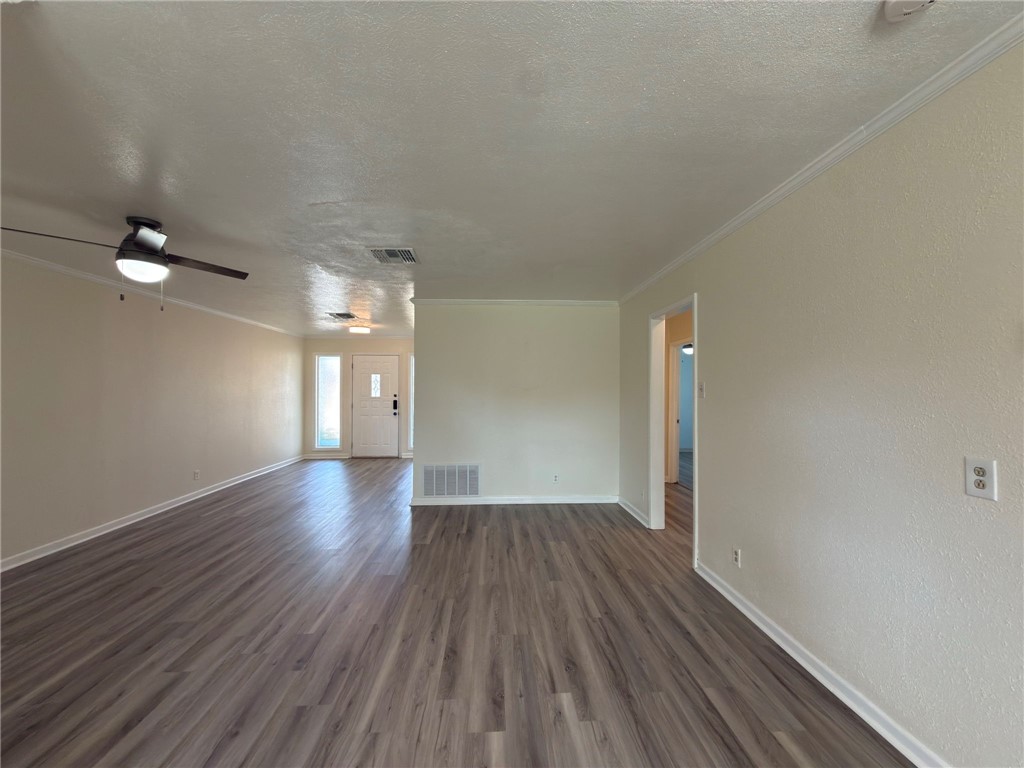 126 Janin Circle North Portland, TX 78374 - Photo 5 of 37 Dining area