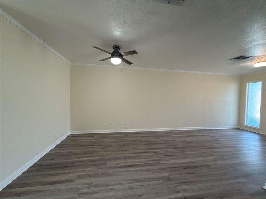 126 Janin Circle North Portland, TX 78374 - Photo 6 of 37 Living area