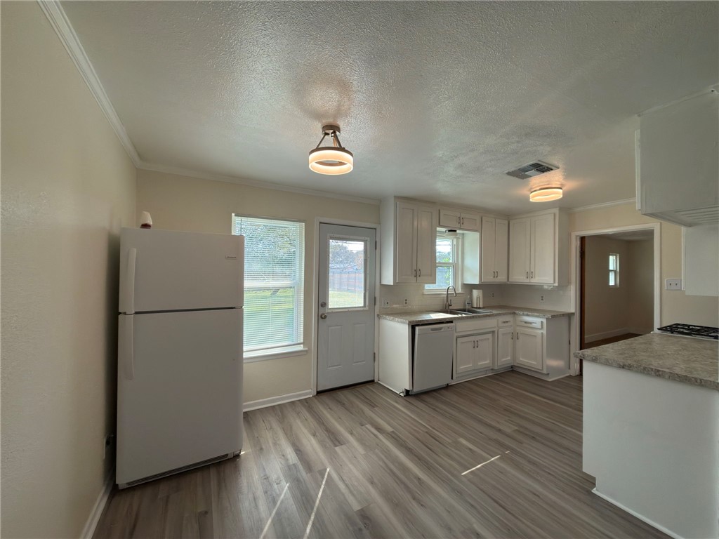 126 Janin Circle North Portland, TX 78374 - Photo 8 of 37