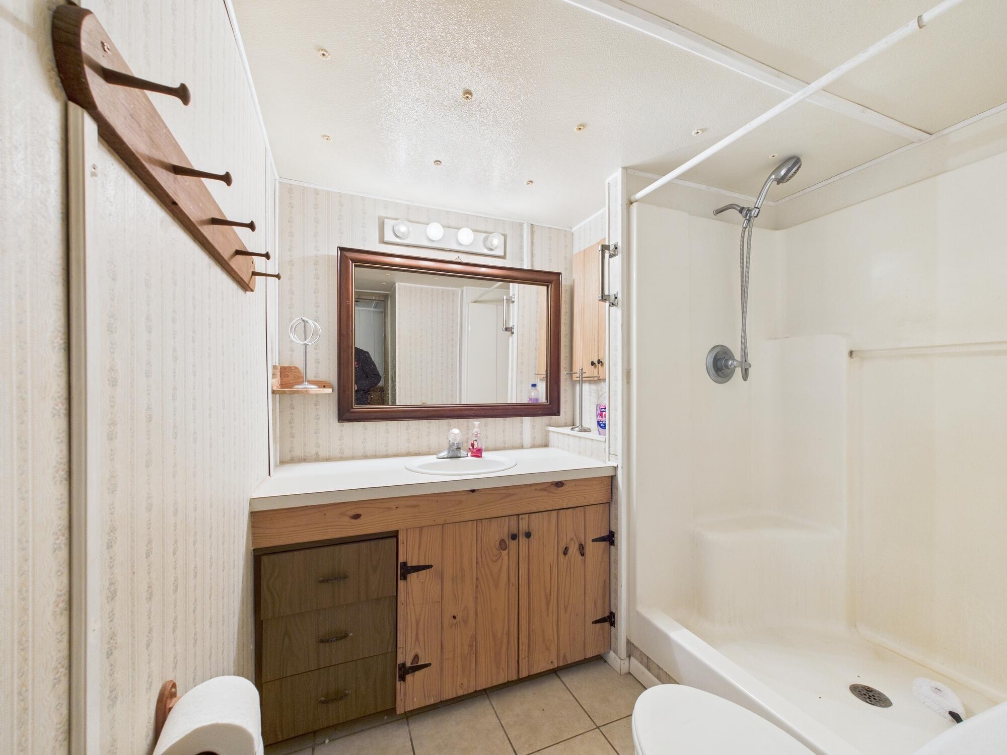 56 Basin Street Lorida, FL 33857 - Photo 33 of 42 a bathroom with a double vanity sink toilet mirror and bathtub