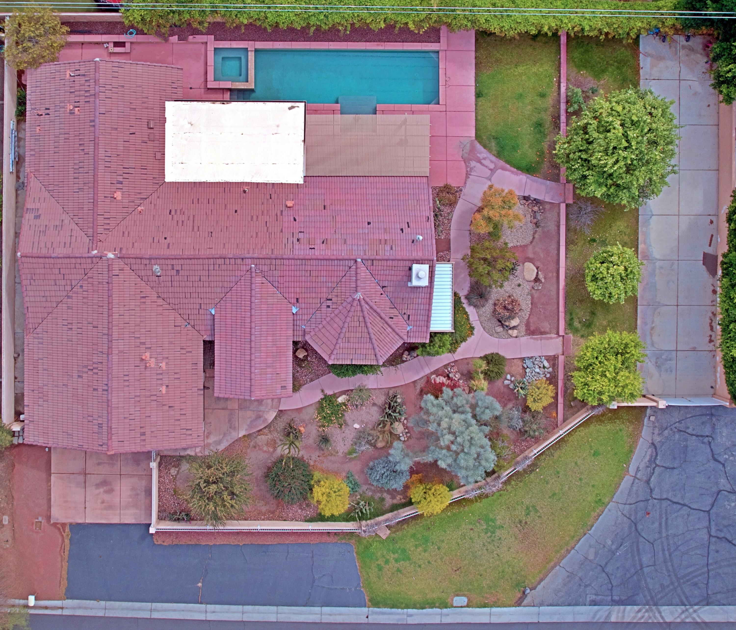 80025 Kingston Drive Bermuda Dunes, CA 92203 - Photo 23 of 27 an aerial view of residential house with outdoor space and parking