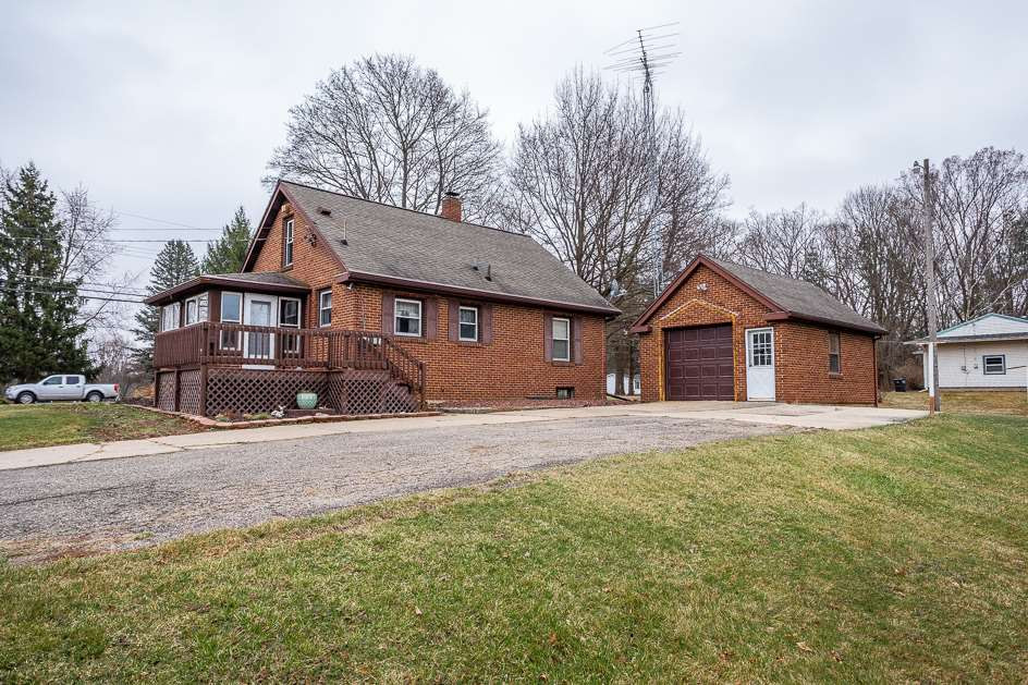 202 Robinson Road Jackson, MI 49203 - Photo 1 of 41 Photo 1