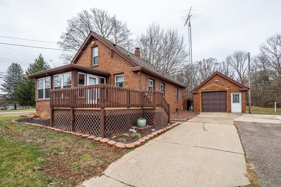 202 Robinson Road Jackson, MI 49203 - Photo 4 of 41 Photo 4