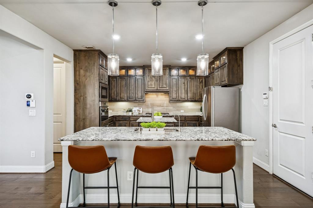 6333 Hall Road Frisco, TX 75034 - Photo 10 of 36 Casual dining at the island.