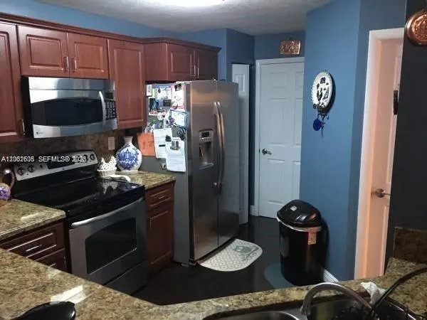 $3,400 | 8067 Northwest 199th Terrace, Hialeah, FL 33015