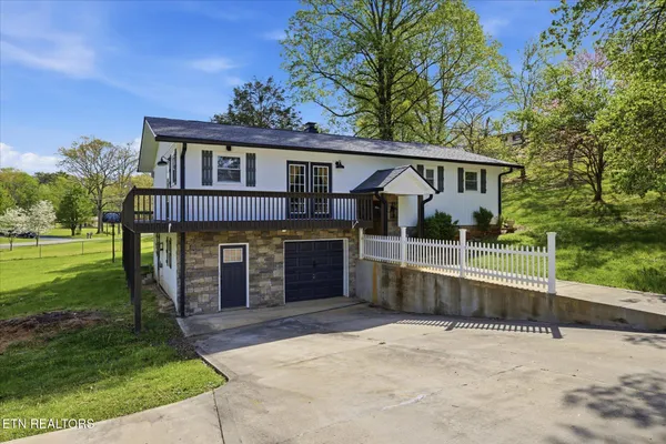 $310,000 | 1828 Oak Hills Drive, Kingston, TN 37763