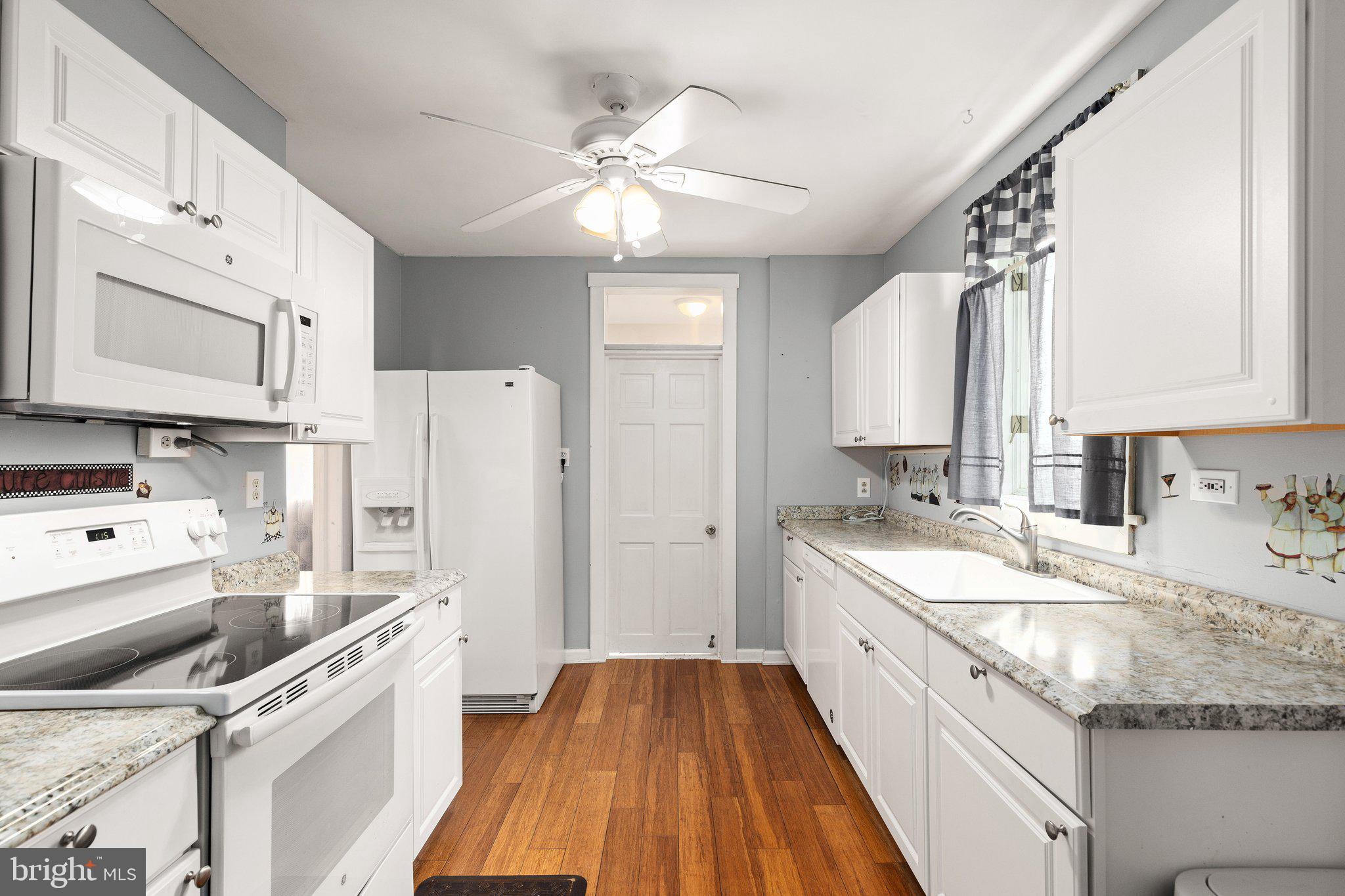 905 Chestnut Street Delta, PA 17314 - Photo 8 of 28 BRIGHT WHITE KITCHEN !!