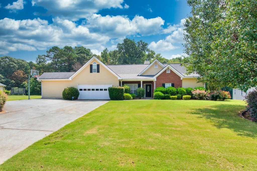 79 Windmill Lane Commerce, GA 30529 - Photo 1 of 1 a front view of a house with garden