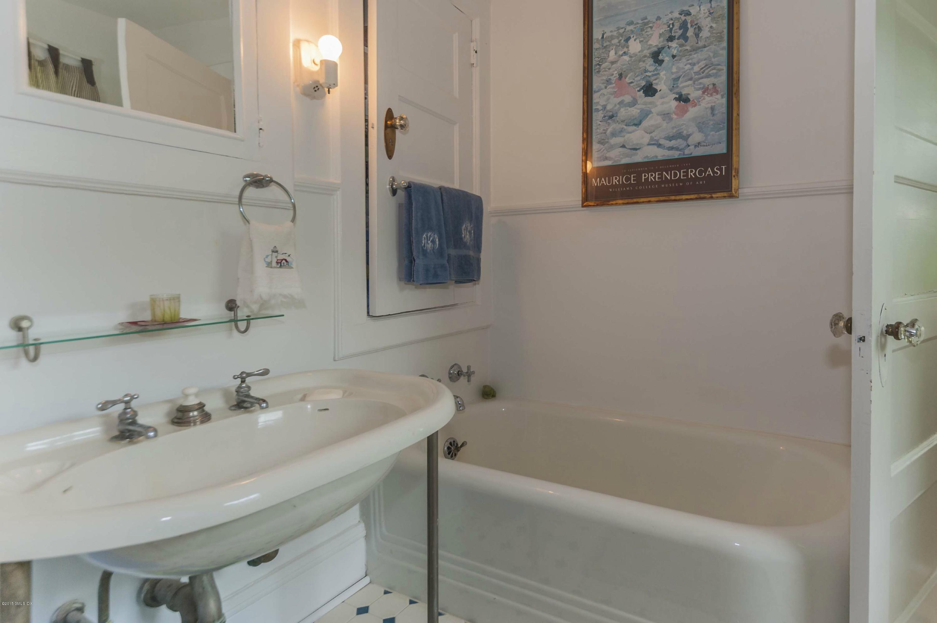 33 Hillside Road Greenwich, CT 06830 - Photo 14 of 22 11