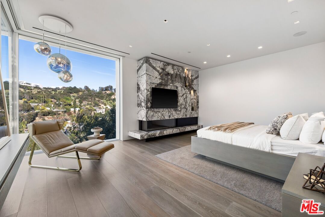 12251 Castlegate Drive Los Angeles, CA 90049 - Photo 21 of 30 a living room with furniture and a flat screen tv