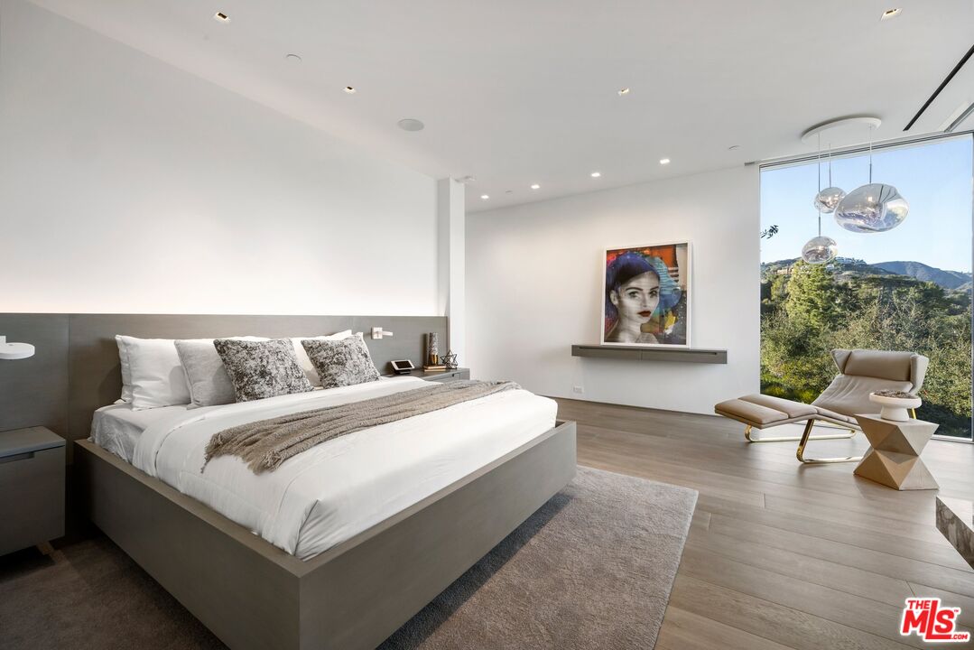 12251 Castlegate Drive Los Angeles, CA 90049 - Photo 22 of 30