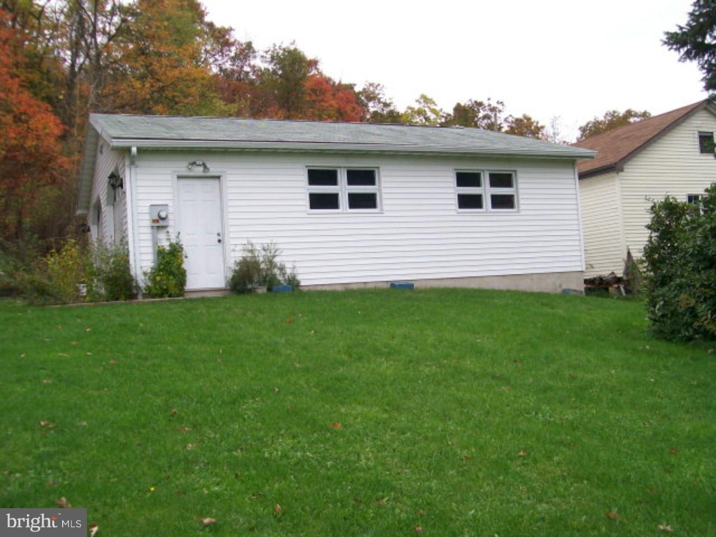 7 Bernhard Road Barnesville, PA 18214 - Photo 4 of 16 Garage