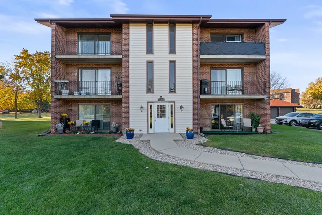 $209,900 | 15308 Treetop Drive, Unit 3A, Orland Park, IL 60462