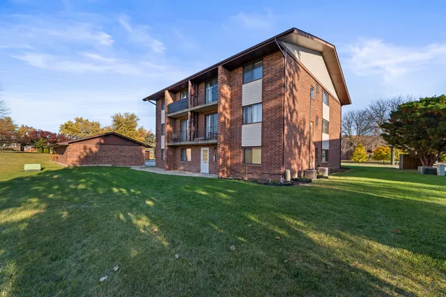 $209,900 | 15308 Treetop Drive, Unit 3A, Orland Park, IL 60462