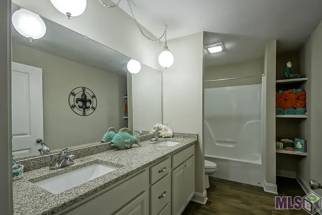 $669,900 | 1055 North River Road, Denham Springs, LA 70726