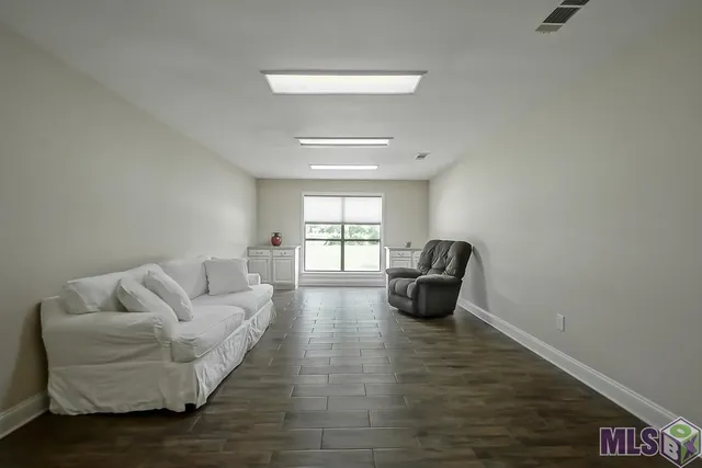 $669,900 | 1055 North River Road, Denham Springs, LA 70726