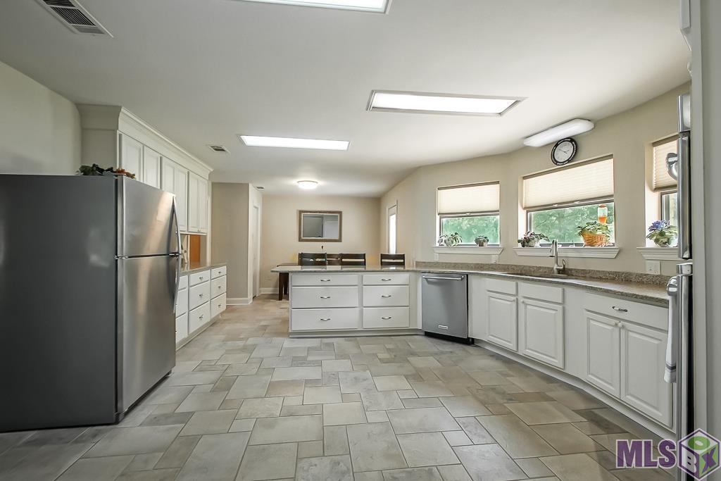 1055 North River Road Denham Springs, LA 70726 - Photo 8 of 33