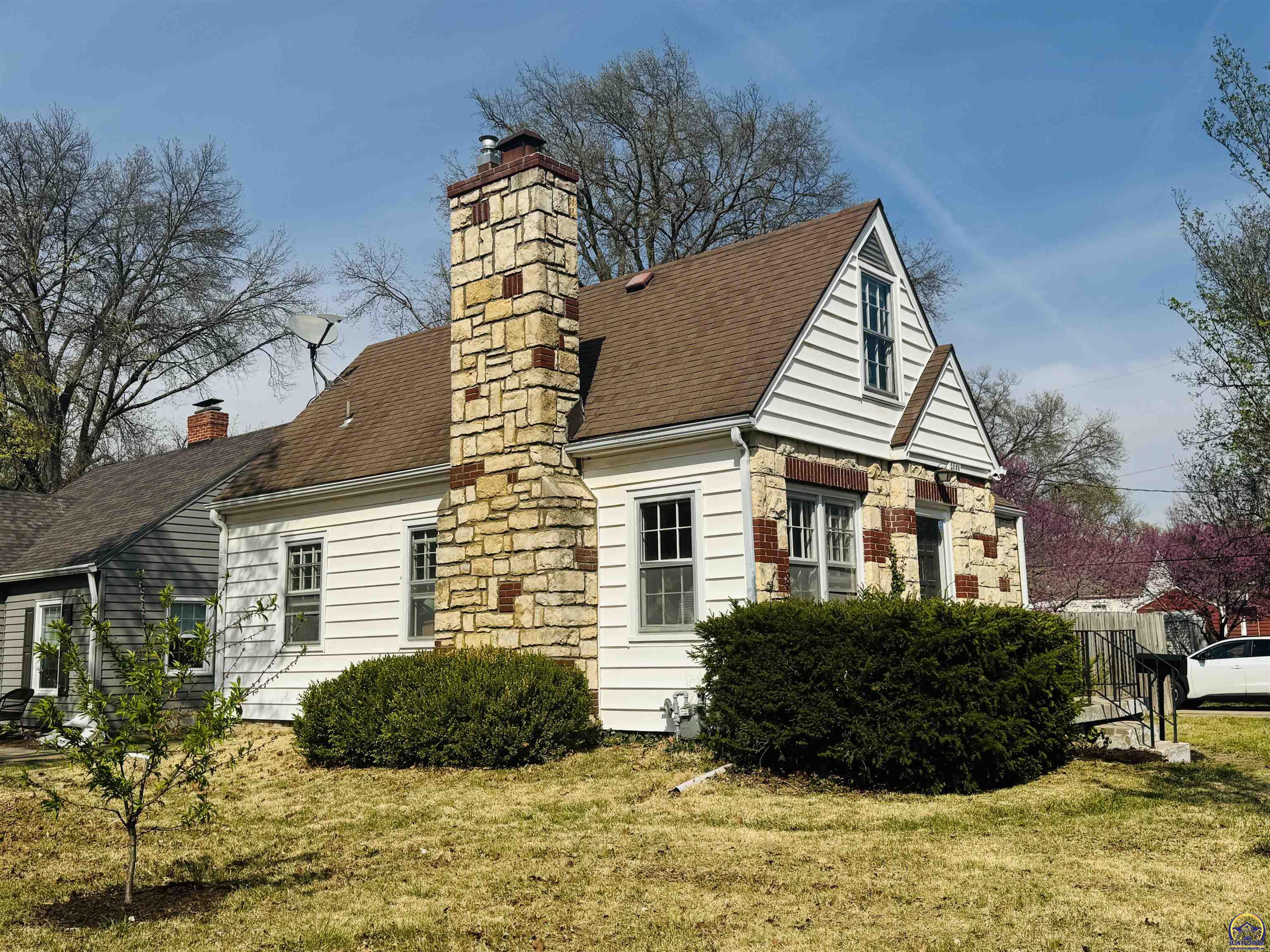 2828 Southwest 12th Street Topeka, KS 66604 - Photo 1 of 45