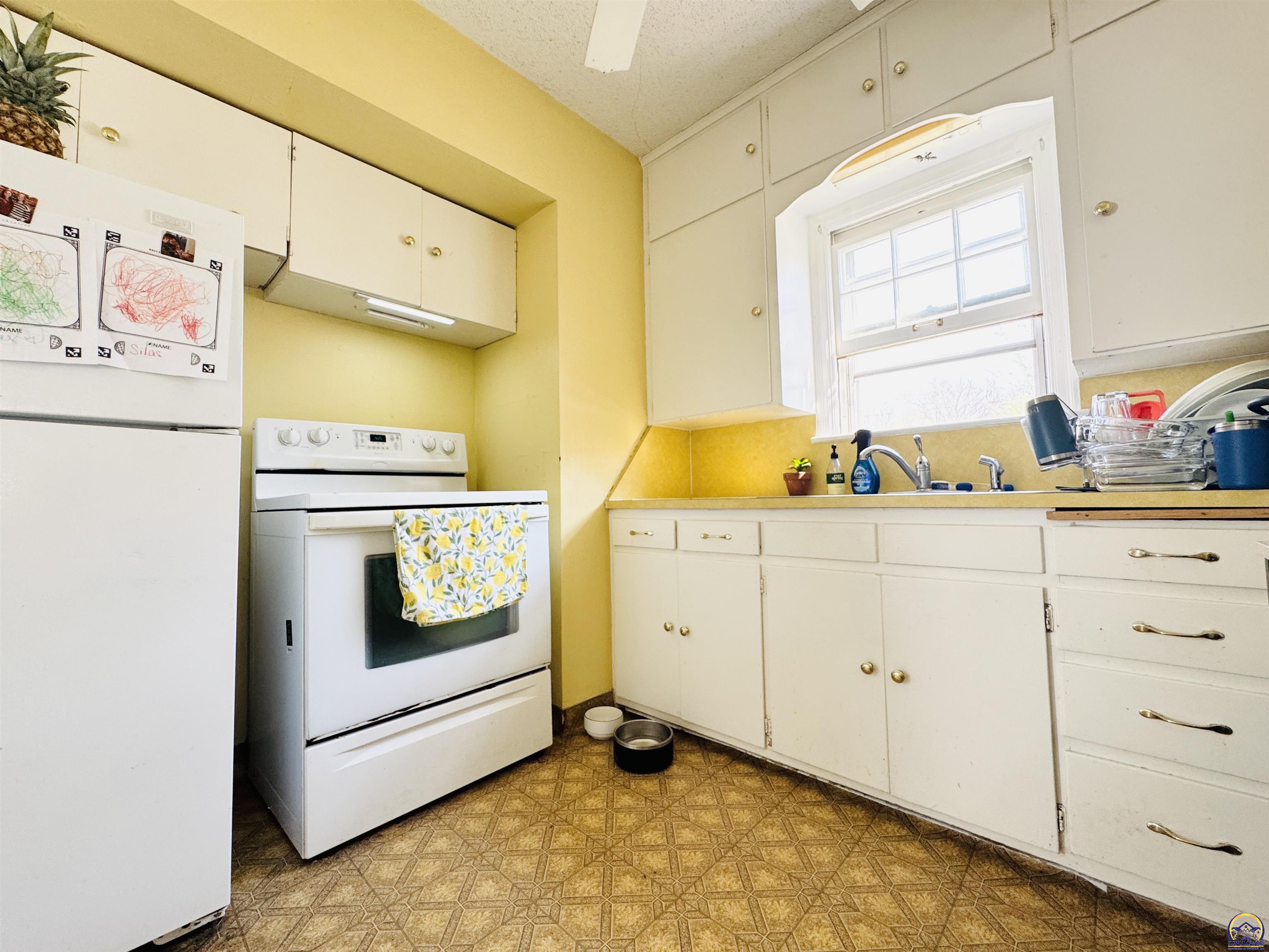 2828 Southwest 12th Street Topeka, KS 66604 - Photo 15 of 45