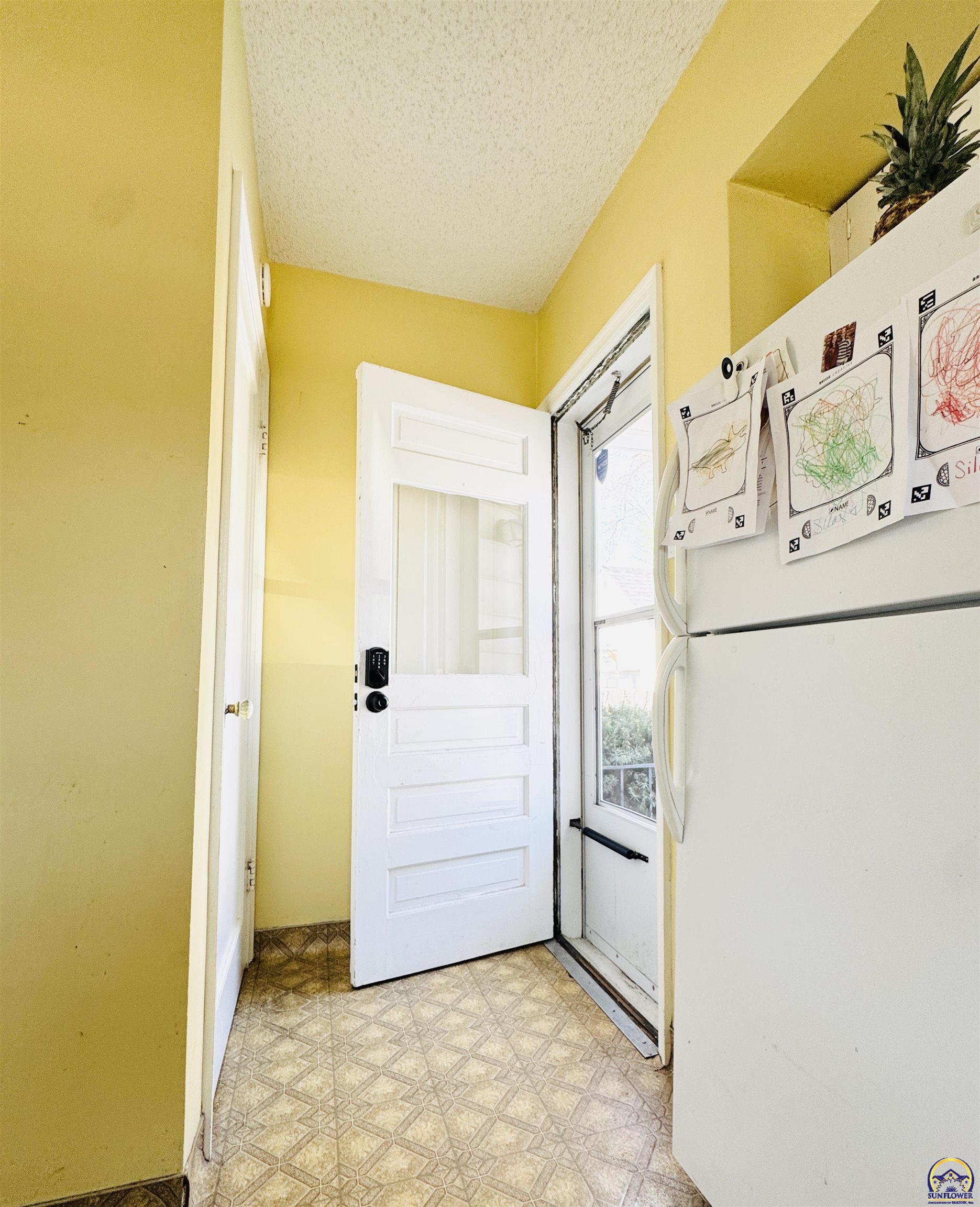 2828 Southwest 12th Street Topeka, KS 66604 - Photo 31 of 45