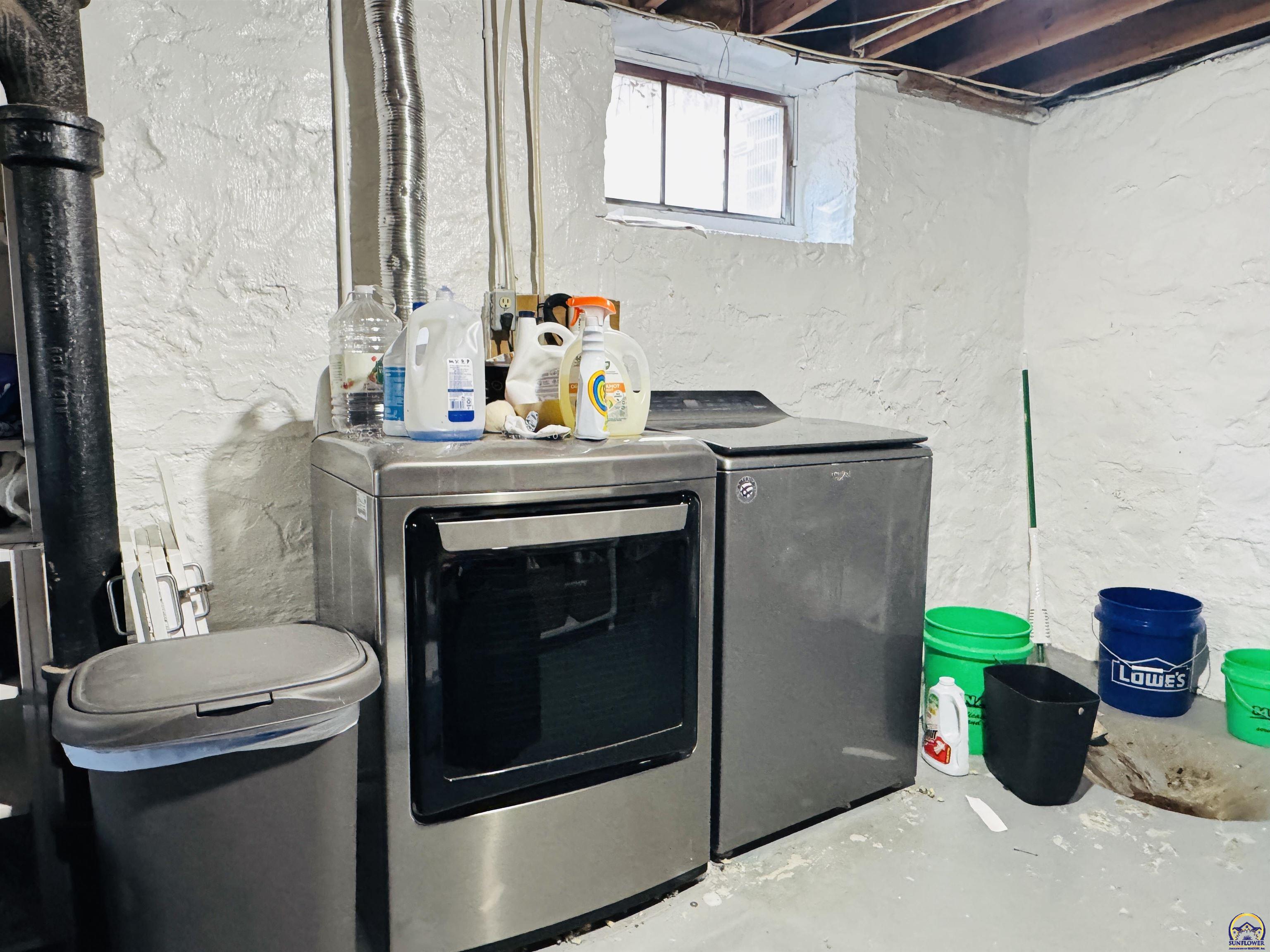 2828 Southwest 12th Street Topeka, KS 66604 - Photo 32 of 45