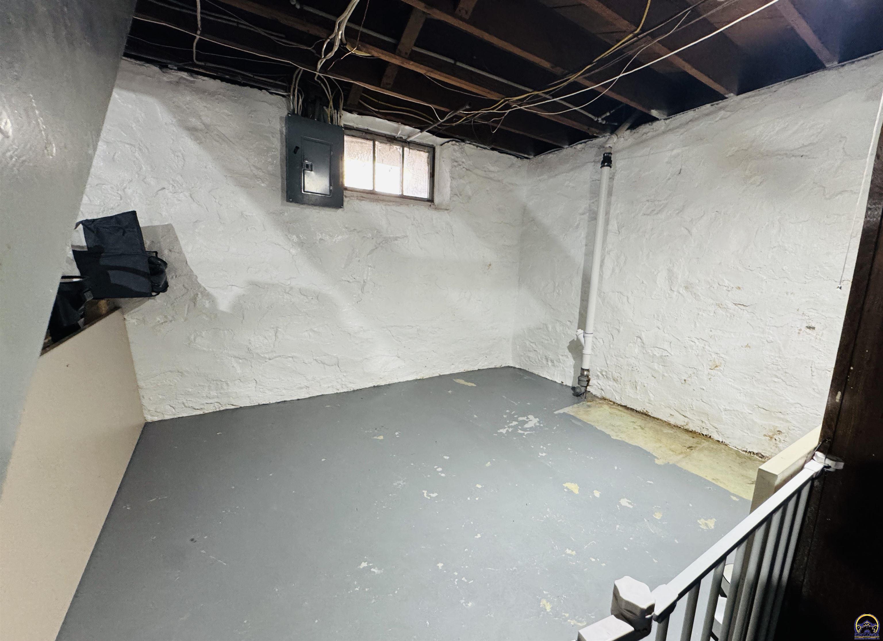 2828 Southwest 12th Street Topeka, KS 66604 - Photo 34 of 45