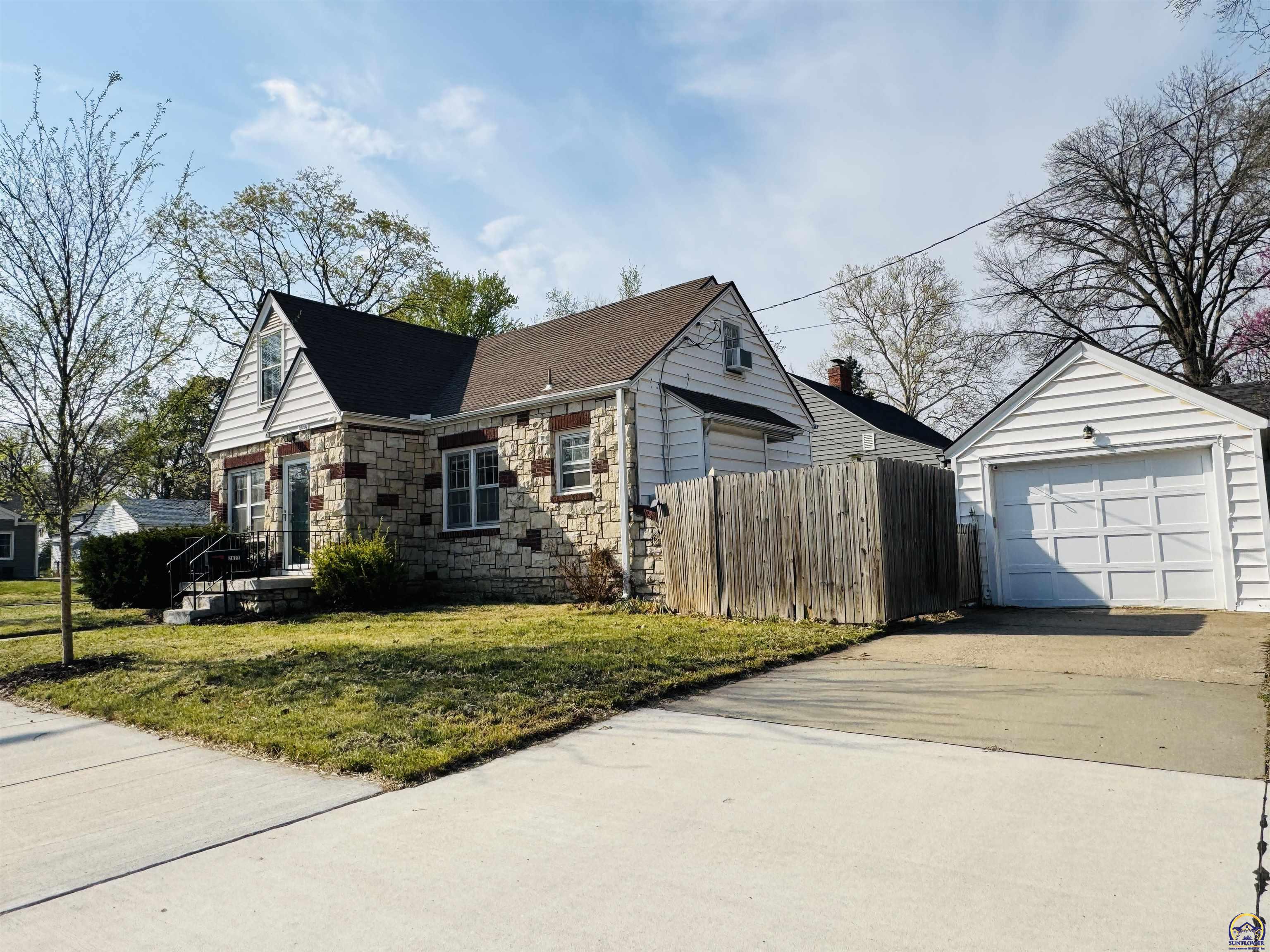 2828 Southwest 12th Street Topeka, KS 66604 - Photo 39 of 45