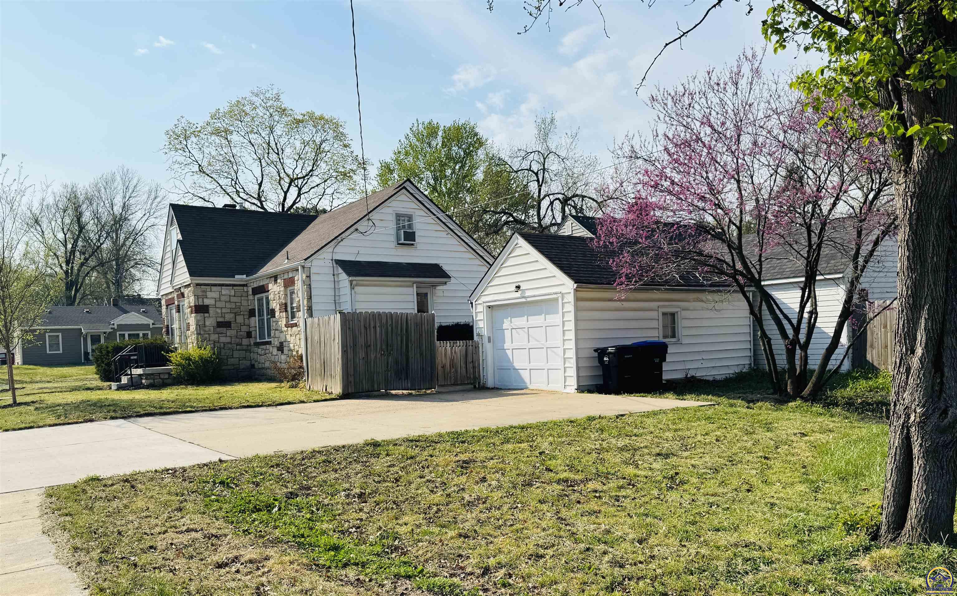 2828 Southwest 12th Street Topeka, KS 66604 - Photo 4 of 45