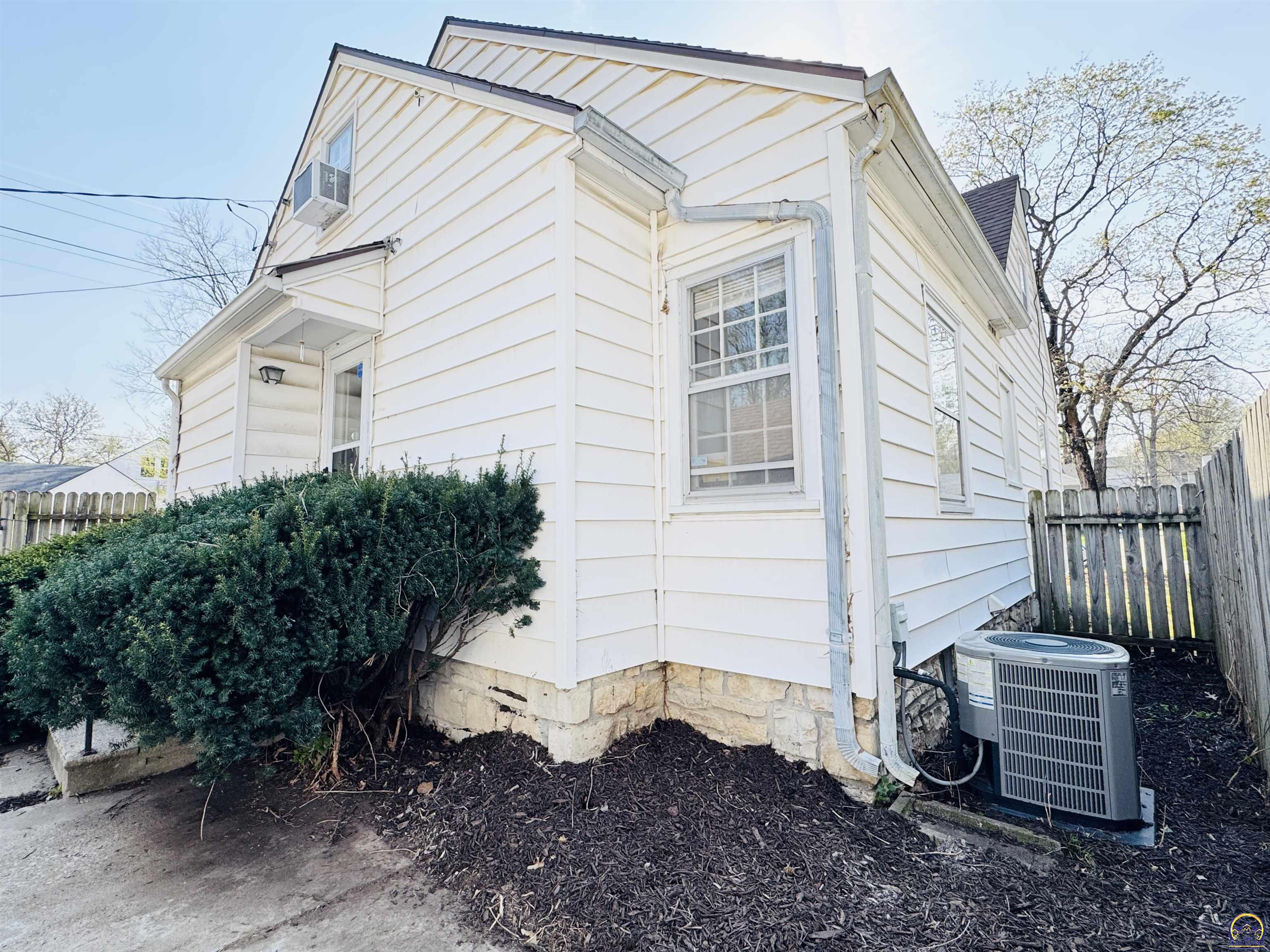 2828 Southwest 12th Street Topeka, KS 66604 - Photo 42 of 45