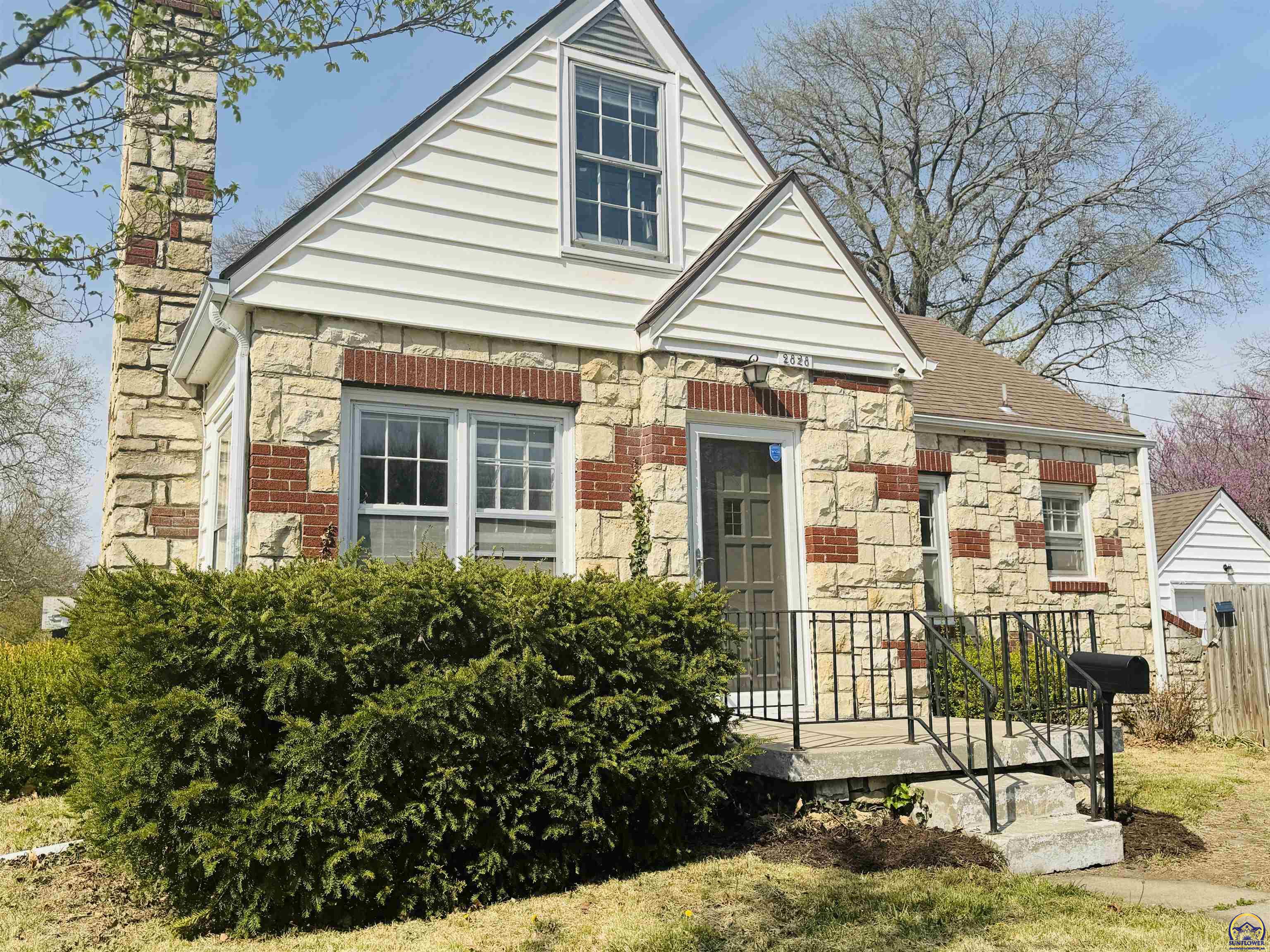 2828 Southwest 12th Street Topeka, KS 66604 - Photo 6 of 45