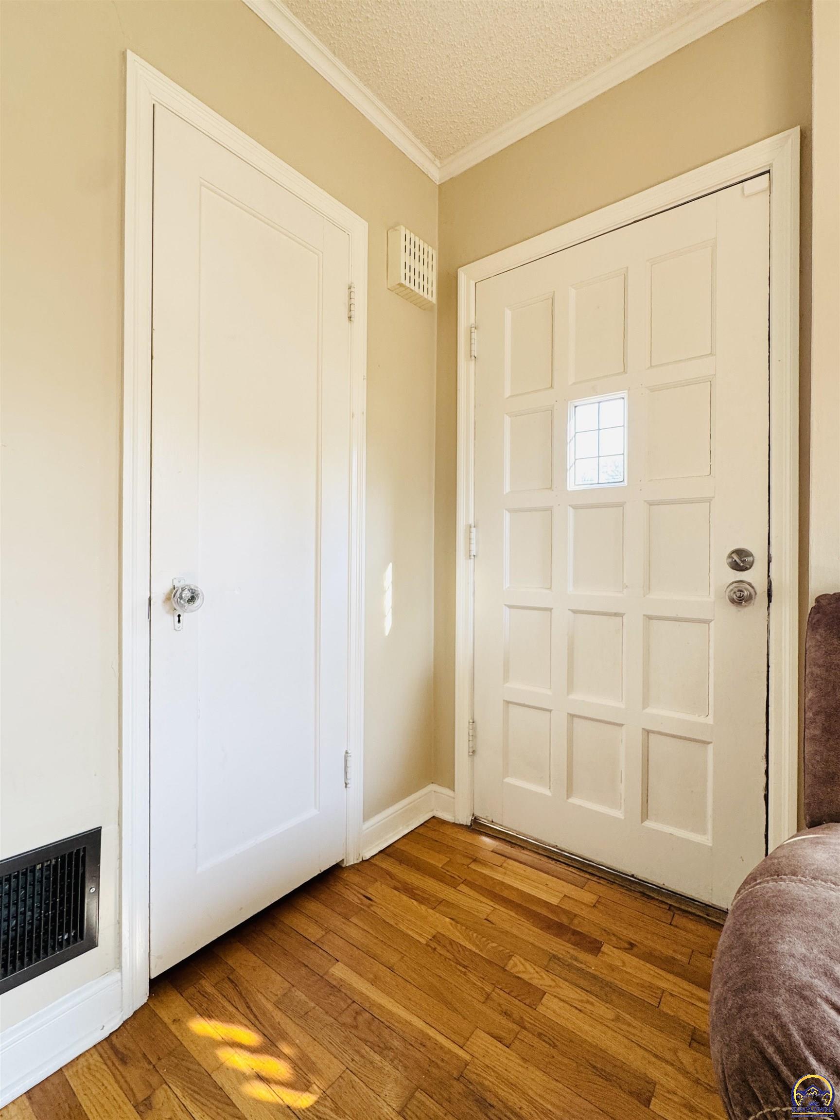 2828 Southwest 12th Street Topeka, KS 66604 - Photo 7 of 45