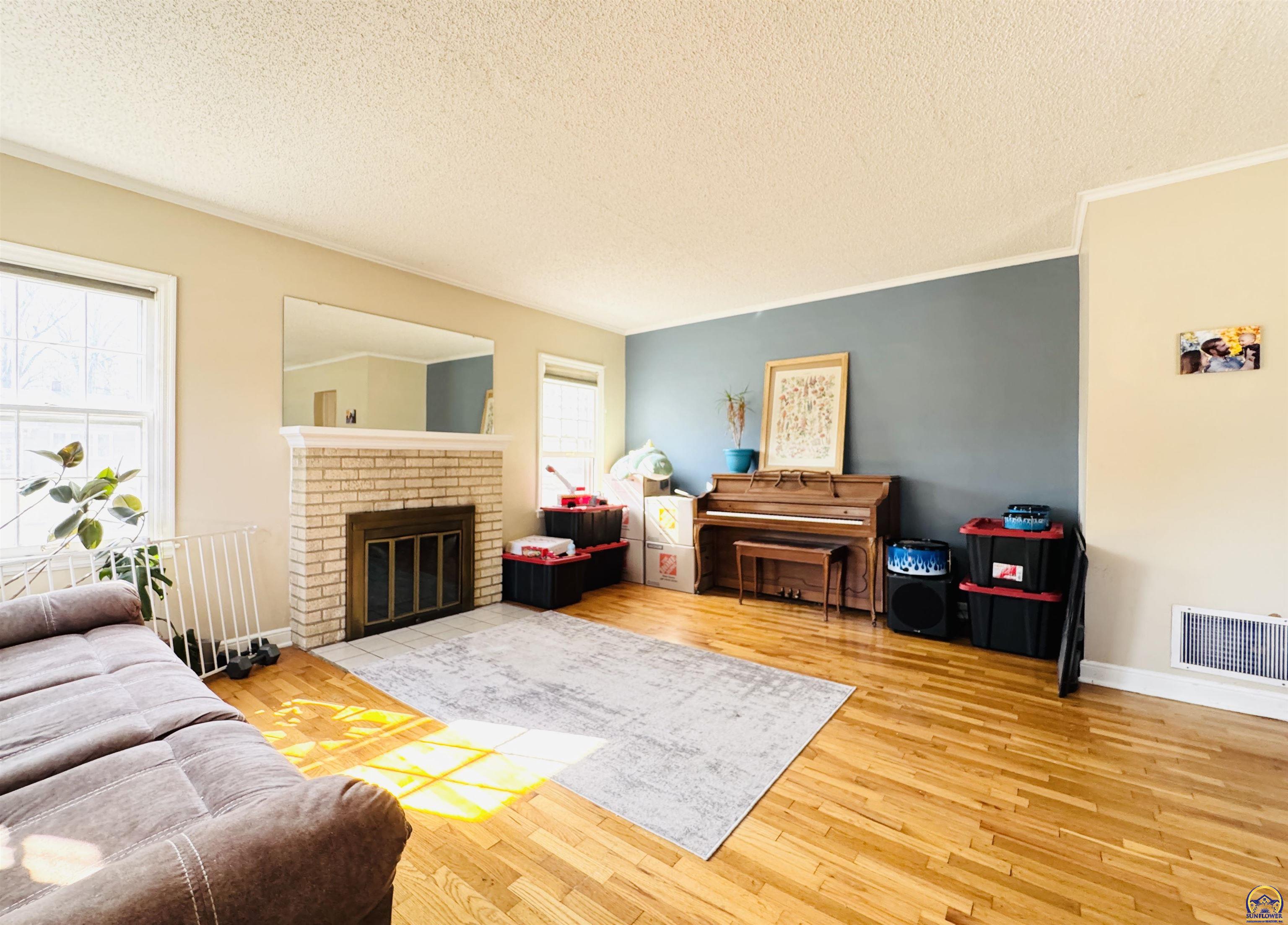 2828 Southwest 12th Street Topeka, KS 66604 - Photo 9 of 45