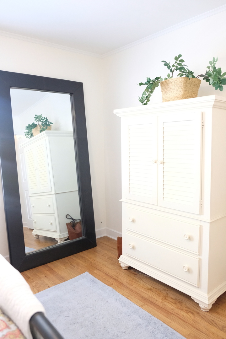 1020 Mitchell Avenue Elmhurst, IL 60126 - Photo 14 of 44 a view of a room with wooden floor and cabinet