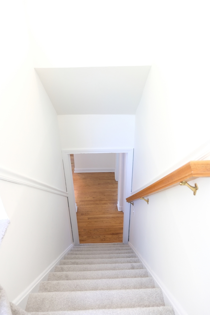 1020 Mitchell Avenue Elmhurst, IL 60126 - Photo 18 of 44 a view of entryway