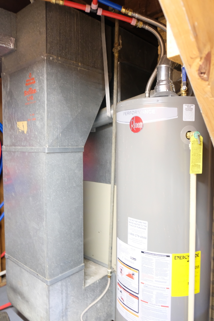 1020 Mitchell Avenue Elmhurst, IL 60126 - Photo 25 of 44 a utility room with dryer and washer