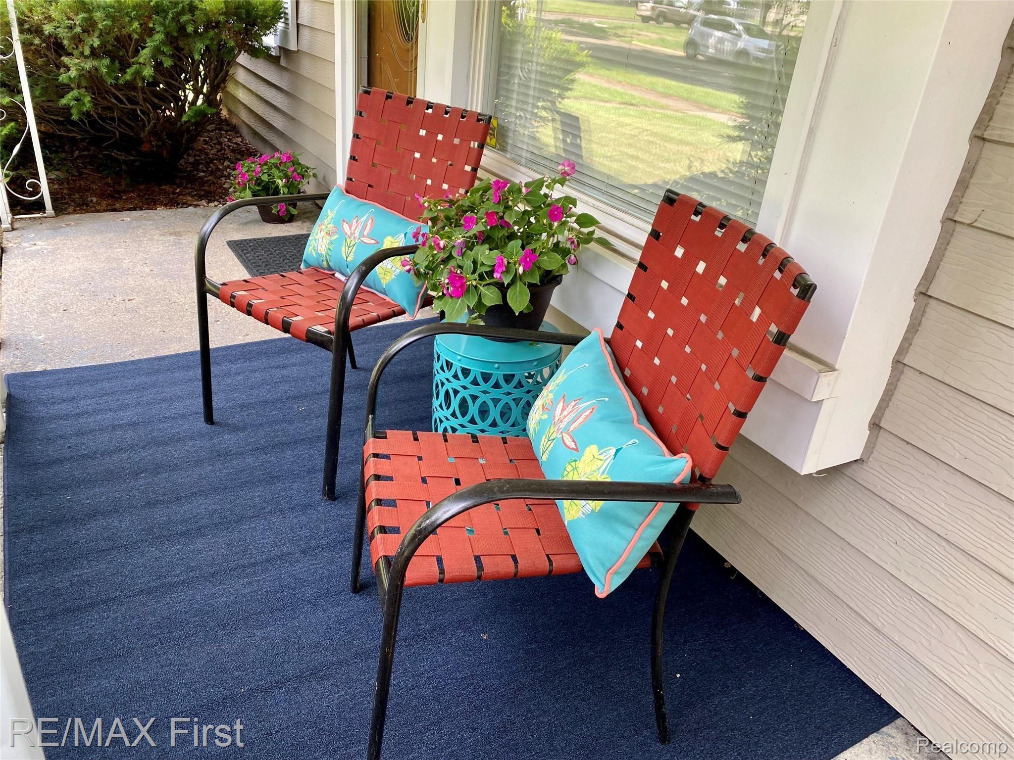 505 Stratford Road Ferndale, MI 48220 - Photo 3 of 28 Covered Front Sitting Porch