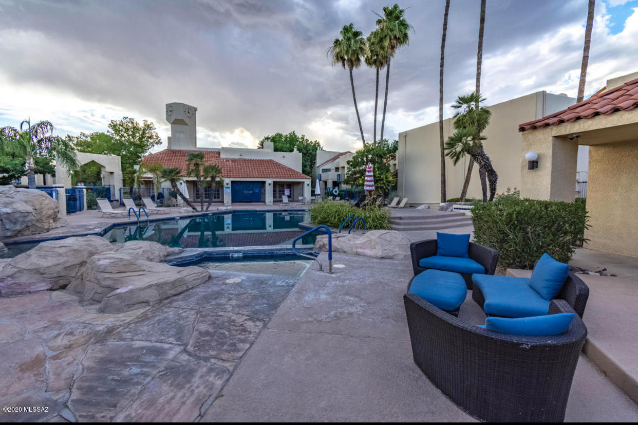 1200 East River Road, Unit B17 Tucson, AZ 85718 - Photo 3 of 11