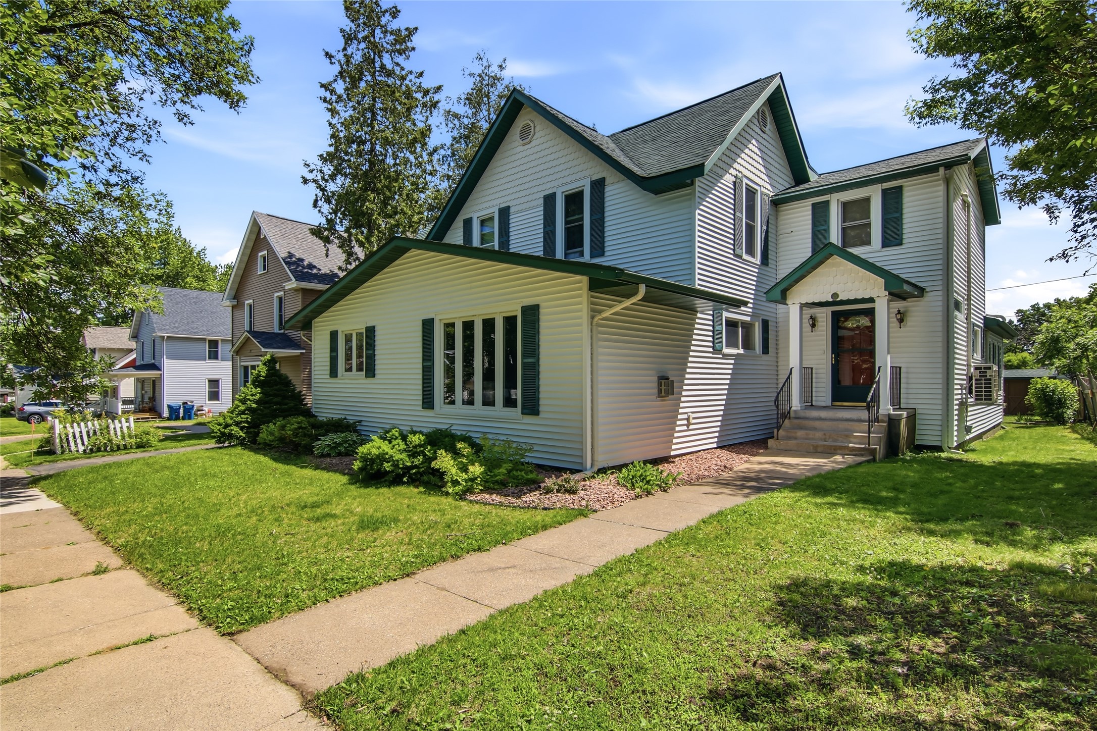 28 West Stout Street Rice Lake, WI 54868 - Photo 2 of 43