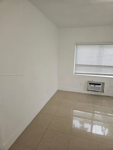 $2,050 | 1135 Euclid Avenue, Unit 201, Miami Beach, FL 33139