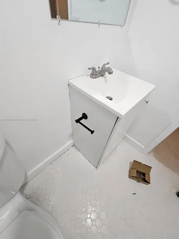 $2,050 | 1135 Euclid Avenue, Unit 201, Miami Beach, FL 33139