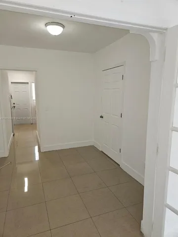 $2,050 | 1135 Euclid Avenue, Unit 201, Miami Beach, FL 33139