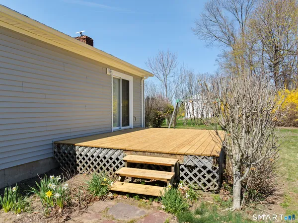 $538,000 | 9 Evas Drive, Brookfield, CT 06804