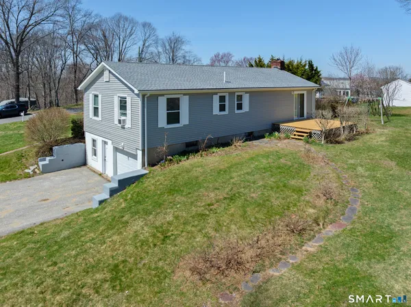 $538,000 | 9 Evas Drive, Brookfield, CT 06804