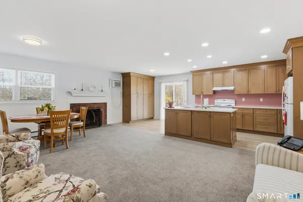 $538,000 | 9 Evas Drive, Brookfield, CT 06804