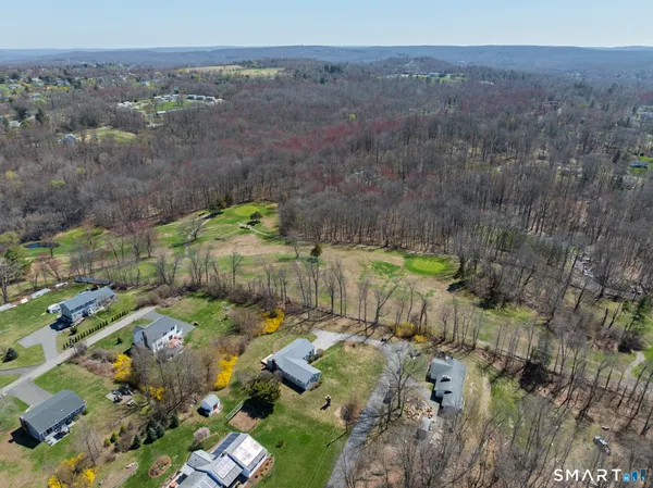 $538,000 | 9 Evas Drive, Brookfield, CT 06804