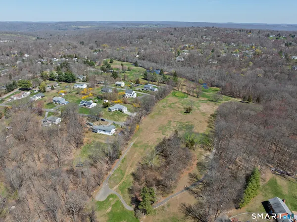 $538,000 | 9 Evas Drive, Brookfield, CT 06804