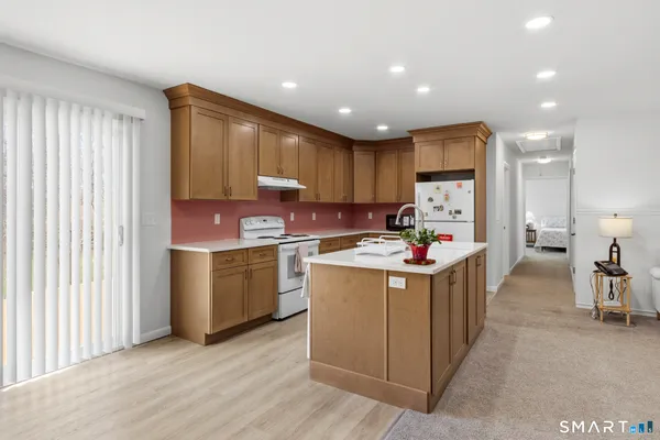 $538,000 | 9 Evas Drive, Brookfield, CT 06804