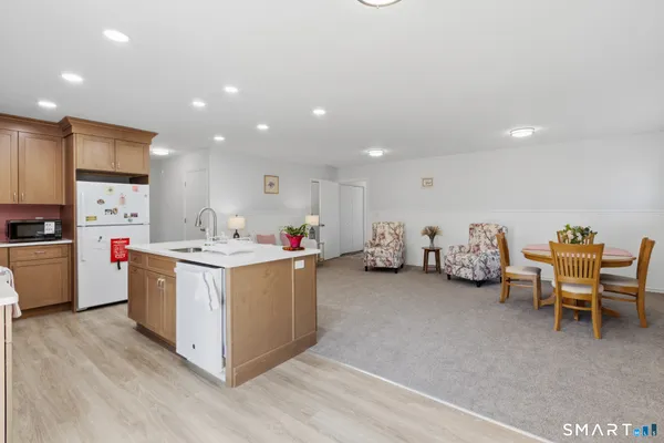 $538,000 | 9 Evas Drive, Brookfield, CT 06804